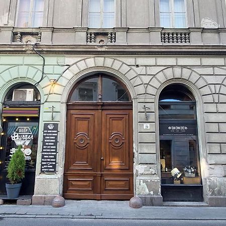 Classical Budapest Apartment In The Old Pest Exterior photo